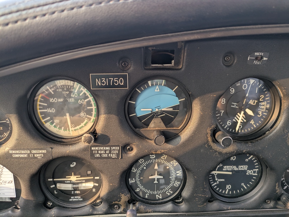 Attitude indicator showing pitch and roll while flying straight and level