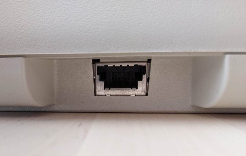 Removable SDL connector on the keyboard