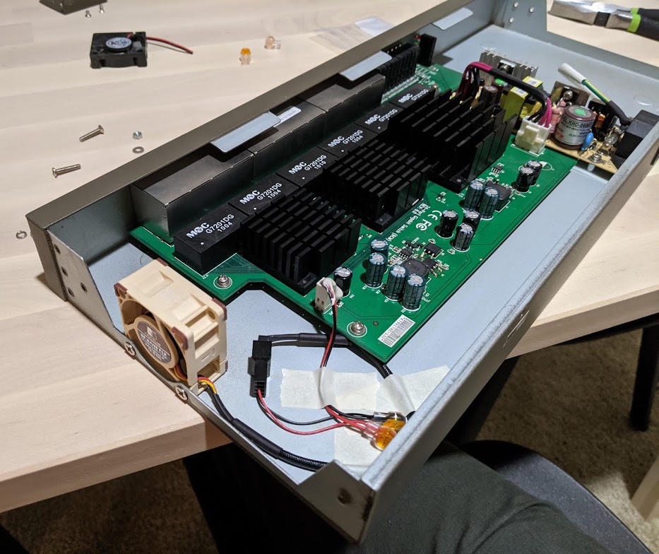 TL-SG1024 taken apart with a new fan installed